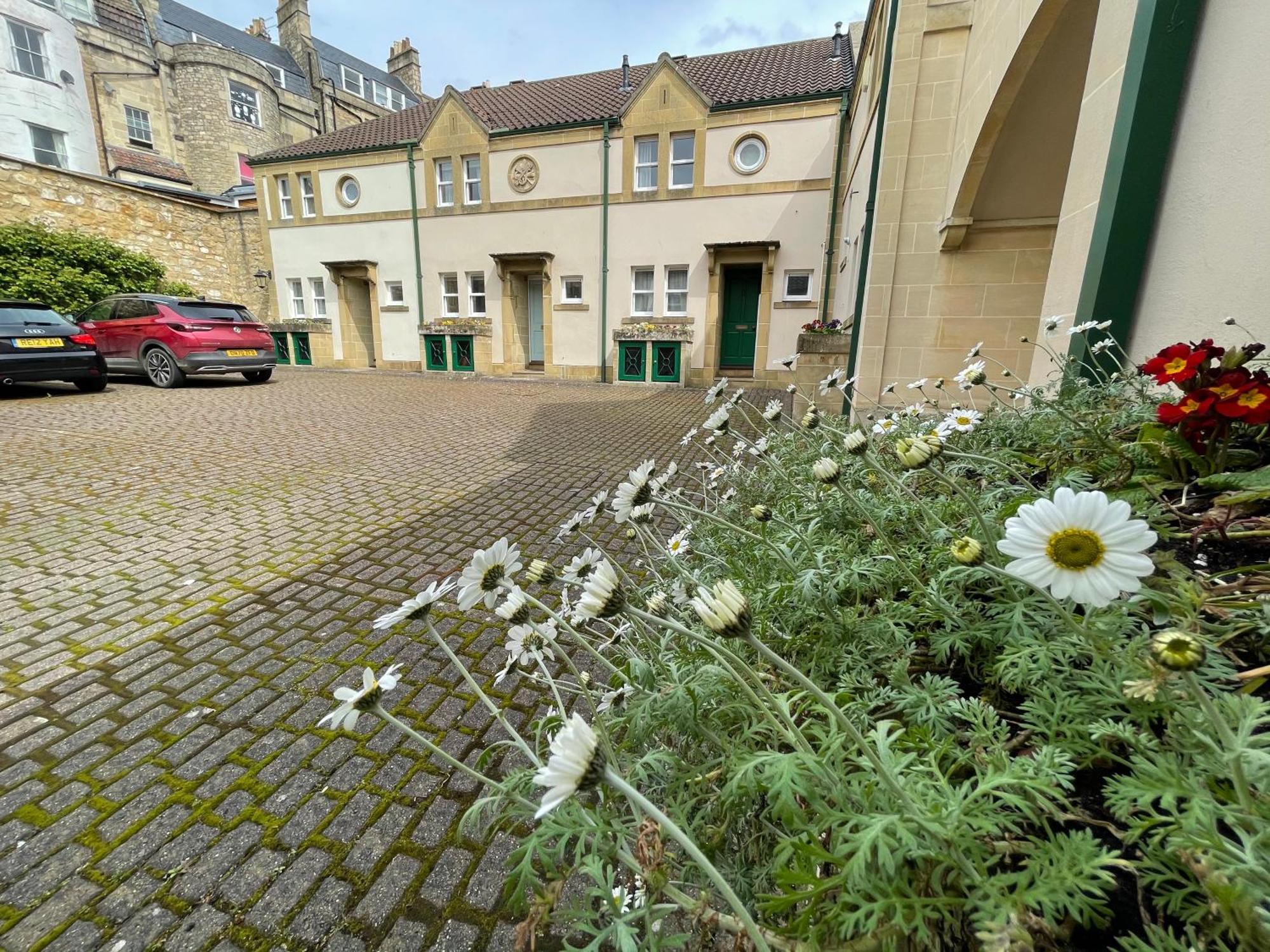 Circus Mews Townhouse:2 Beds:2 En-Suite Baths:Parking:City Centre:Quiet Area Eksteriør billede